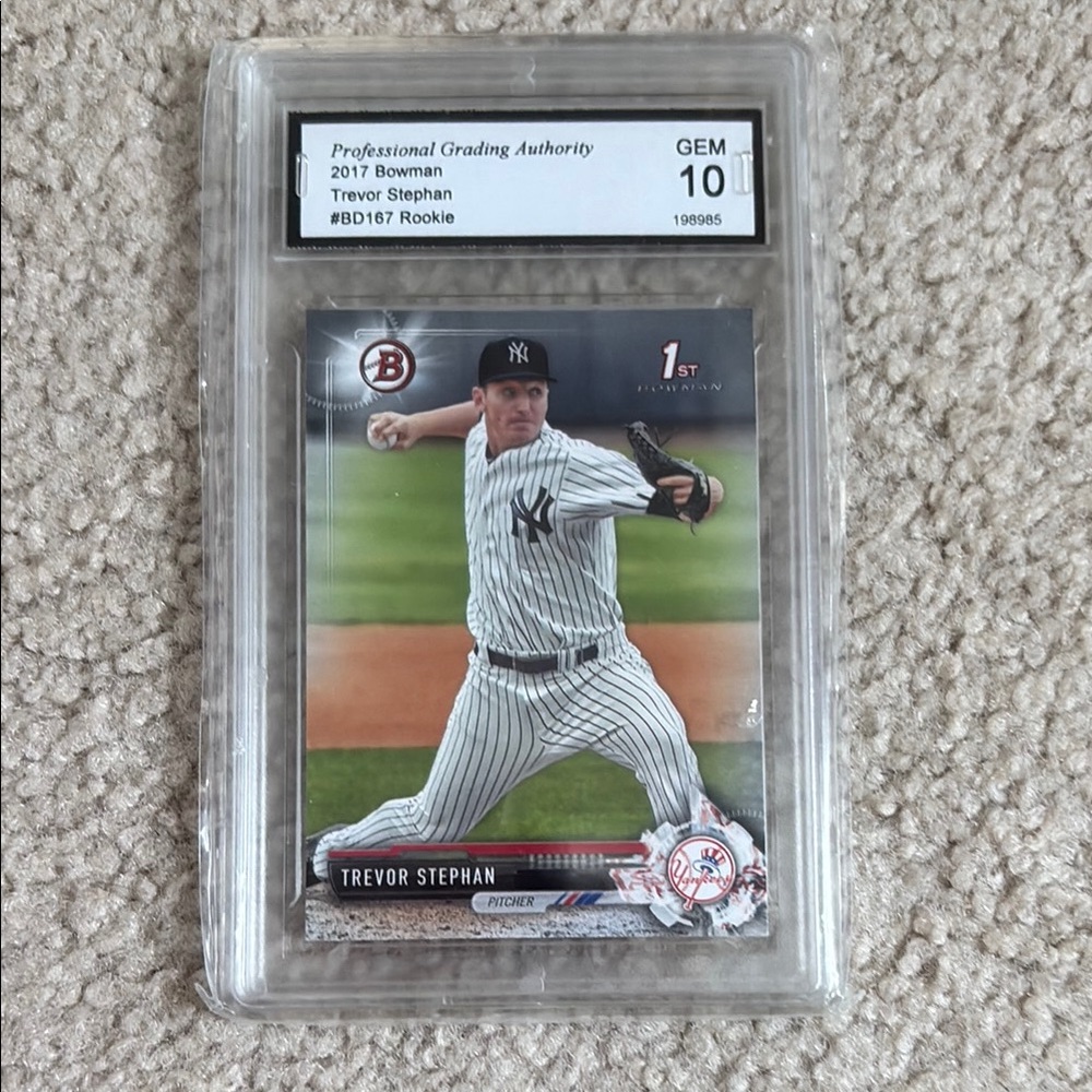 Topps Baseball Card - Black and White
